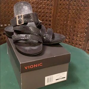Vionic Kylar Sandal size 9. Black snake print.